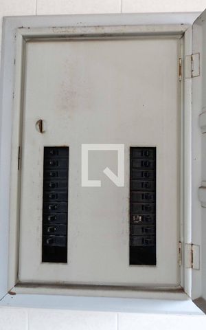 Apartamento à venda com 100m², 3 quartos e 3 vagas Apartamento à venda com 100m², 3 quartos e 3 vagasDisjuntor