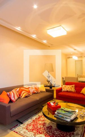 Casa à venda com 205m², 2 quartos e 2 vagas Casa à venda com 205m², 2 quartos e 2 vagasSala