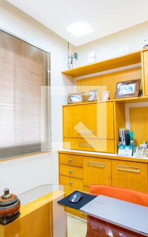 Casa à venda com 205m², 2 quartos e 2 vagas Casa à venda com 205m², 2 quartos e 2 vagasQuarto 2