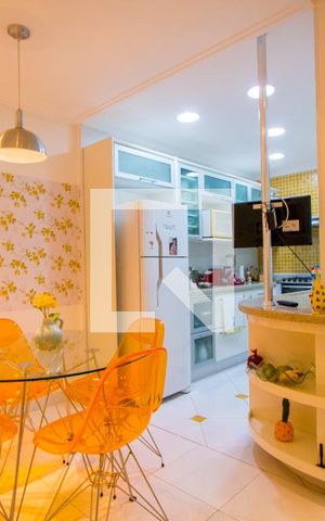 Casa à venda com 205m², 2 quartos e 2 vagas Casa à venda com 205m², 2 quartos e 2 vagasCozinha