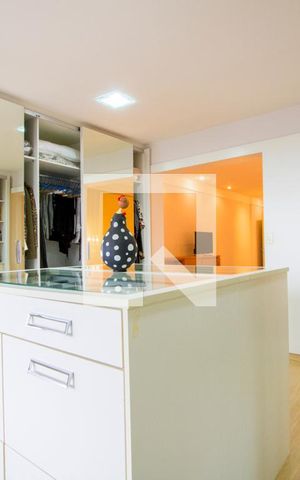 Casa à venda com 205m², 2 quartos e 2 vagas Casa à venda com 205m², 2 quartos e 2 vagasCloset do quarto 1