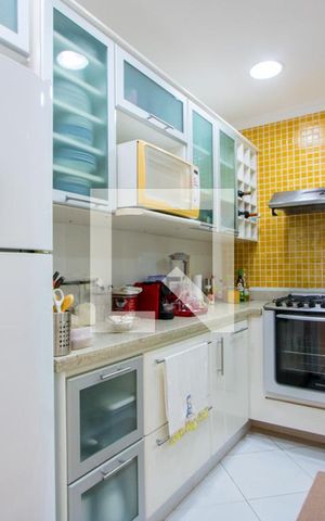 Casa à venda com 205m², 2 quartos e 2 vagas Casa à venda com 205m², 2 quartos e 2 vagasCozinha