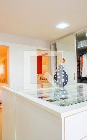 Casa à venda com 205m², 2 quartos e 2 vagas Casa à venda com 205m², 2 quartos e 2 vagasCloset do quarto 1