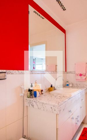 Casa à venda com 205m², 2 quartos e 2 vagas Casa à venda com 205m², 2 quartos e 2 vagasBanheiro do quarto 1