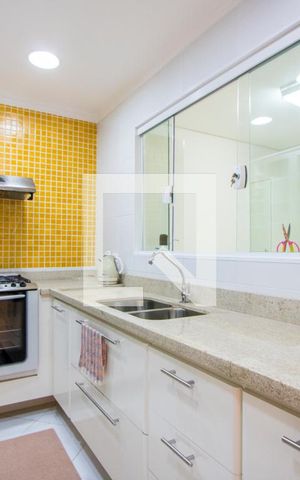 Casa à venda com 205m², 2 quartos e 2 vagas Casa à venda com 205m², 2 quartos e 2 vagasCozinha