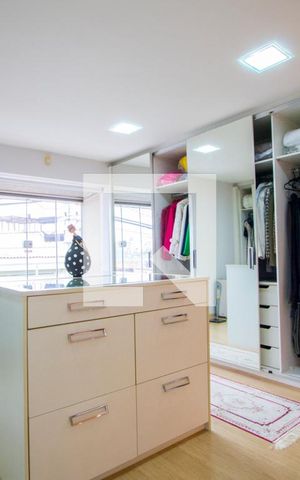 Casa à venda com 205m², 2 quartos e 2 vagas Casa à venda com 205m², 2 quartos e 2 vagasCloset do quarto 1