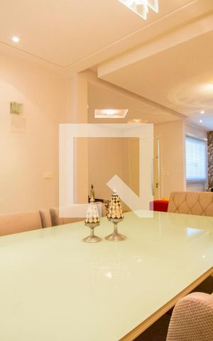 Casa à venda com 205m², 2 quartos e 2 vagas Casa à venda com 205m², 2 quartos e 2 vagasSala