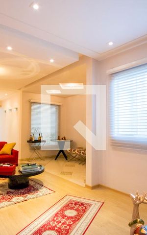 Casa à venda com 205m², 2 quartos e 2 vagas Casa à venda com 205m², 2 quartos e 2 vagasSala