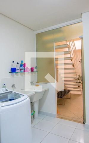 Casa à venda com 205m², 2 quartos e 2 vagas Casa à venda com 205m², 2 quartos e 2 vagasÁrea de serviço