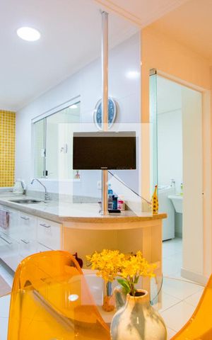 Casa à venda com 205m², 2 quartos e 2 vagas Casa à venda com 205m², 2 quartos e 2 vagasCozinha