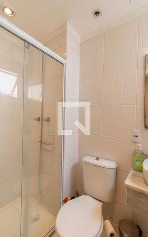 Apartamento à venda com 48m², 2 quartos e 1 vaga Apartamento à venda com 48m², 2 quartos e 1 vagaBanheiro