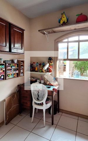 Casa à venda com 220m², 5 quartos e 2 vagas Casa à venda com 220m², 5 quartos e 2 vagasQuarto
