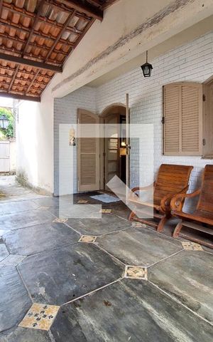 Casa à venda com 220m², 5 quartos e 2 vagas Casa à venda com 220m², 5 quartos e 2 vagasQuintal