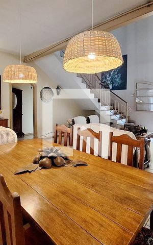 Casa à venda com 220m², 5 quartos e 2 vagas Casa à venda com 220m², 5 quartos e 2 vagasSala