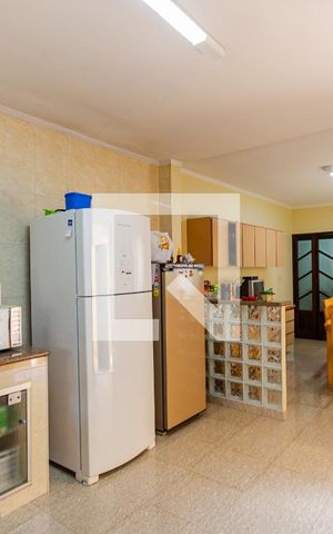 Casa à venda com 230m², 3 quartos e 2 vagas Casa à venda com 230m², 3 quartos e 2 vagasCozinha