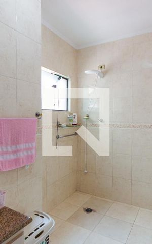 Casa à venda com 230m², 3 quartos e 2 vagas Casa à venda com 230m², 3 quartos e 2 vagasBanheiro da Suíte