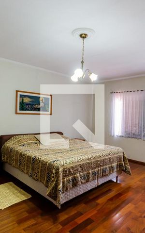 Casa à venda com 230m², 3 quartos e 2 vagas Casa à venda com 230m², 3 quartos e 2 vagasSuíte