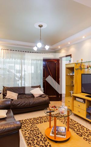 Casa à venda com 230m², 3 quartos e 2 vagas Casa à venda com 230m², 3 quartos e 2 vagasSala