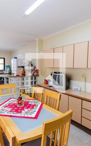 Casa à venda com 230m², 3 quartos e 2 vagas Casa à venda com 230m², 3 quartos e 2 vagasCozinha