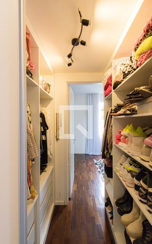 Apartamento à venda com 90m², 2 quartos e 1 vaga Apartamento à venda com 90m², 2 quartos e 1 vagaCloset da Suíte