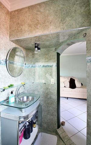 Casa à venda com 266m², 3 quartos e 5 vagasSuíte 2 Banheiro