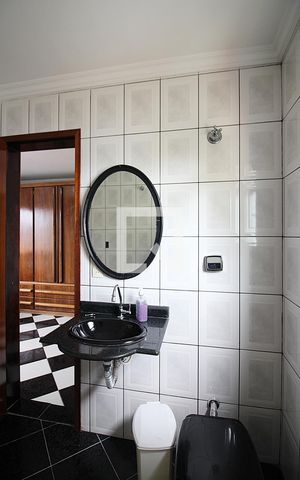 Casa à venda com 266m², 3 quartos e 5 vagasSuíte 1 Banheiro