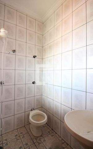 Casa à venda com 266m², 3 quartos e 5 vagasSala de TV Banheiro 
