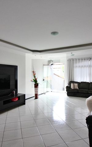 Casa à venda com 266m², 3 quartos e 5 vagasSala 