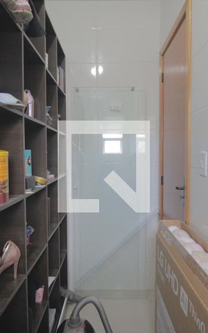 Casa à venda com 89m², 2 quartos e 2 vagasBanheiro