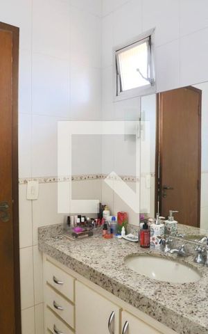 Casa à venda com 450m², 4 quartos e 7 vagas Casa à venda com 450m², 4 quartos e 7 vagasBanheiro do Quarto 1