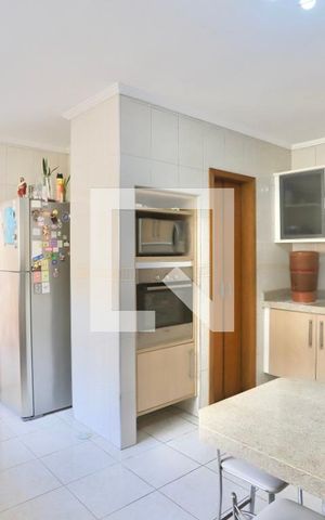 Casa à venda com 450m², 4 quartos e 7 vagas Casa à venda com 450m², 4 quartos e 7 vagasCozinha