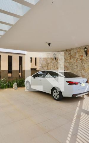 Casa à venda com 450m², 4 quartos e 7 vagas Casa à venda com 450m², 4 quartos e 7 vagasGaragem