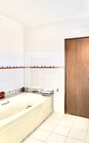 Casa à venda com 450m², 4 quartos e 7 vagas Casa à venda com 450m², 4 quartos e 7 vagasBanheiro do Quarto 3