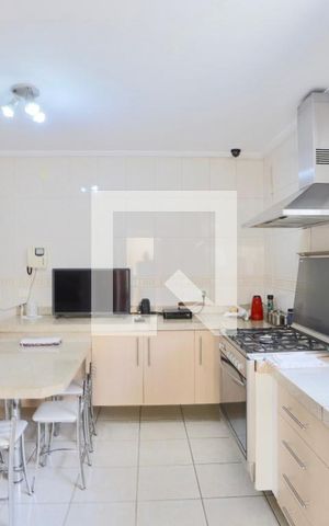 Casa à venda com 450m², 4 quartos e 7 vagas Casa à venda com 450m², 4 quartos e 7 vagasCozinha