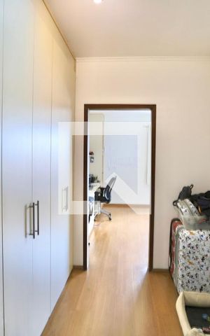 Casa à venda com 450m², 4 quartos e 7 vagas Casa à venda com 450m², 4 quartos e 7 vagasCloset do quarto 1