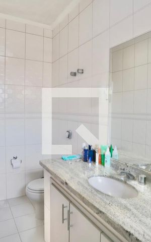 Casa à venda com 450m², 4 quartos e 7 vagas Casa à venda com 450m², 4 quartos e 7 vagasBanheiro do Quarto 2