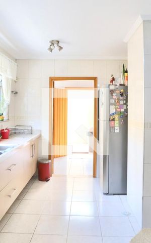 Casa à venda com 450m², 4 quartos e 7 vagas Casa à venda com 450m², 4 quartos e 7 vagasCozinha