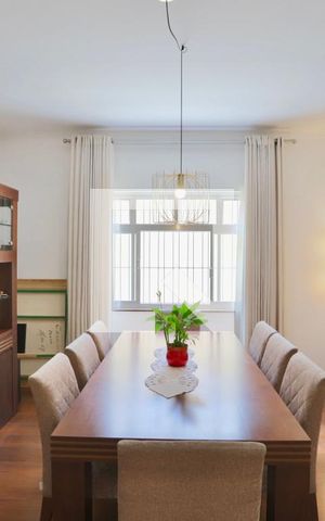 Casa à venda com 450m², 4 quartos e 7 vagas Casa à venda com 450m², 4 quartos e 7 vagasSala de Jantar