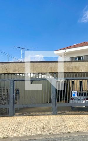 Casa à venda com 450m², 4 quartos e 7 vagas Casa à venda com 450m², 4 quartos e 7 vagasFachada
