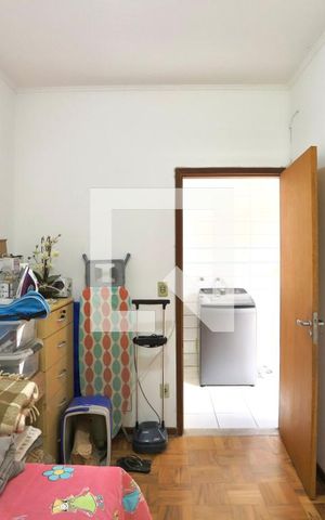 Casa à venda com 450m², 4 quartos e 7 vagas Casa à venda com 450m², 4 quartos e 7 vagasQuarto 4