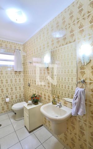 Casa à venda com 450m², 4 quartos e 7 vagas Casa à venda com 450m², 4 quartos e 7 vagasLavabo