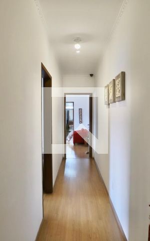 Casa à venda com 450m², 4 quartos e 7 vagas Casa à venda com 450m², 4 quartos e 7 vagasCorredor
