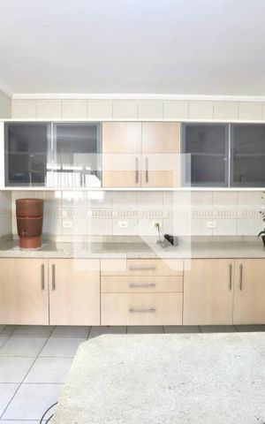 Casa à venda com 450m², 4 quartos e 7 vagas Casa à venda com 450m², 4 quartos e 7 vagasCozinha