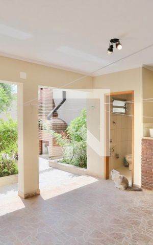 Casa à venda com 450m², 4 quartos e 7 vagas Casa à venda com 450m², 4 quartos e 7 vagasQuintal