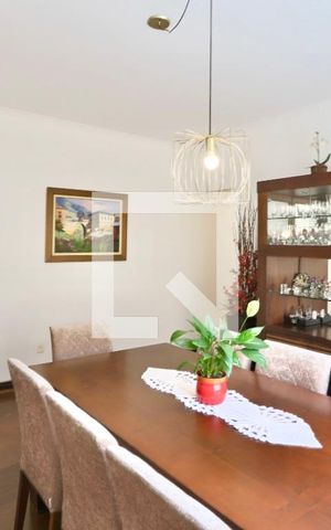 Casa à venda com 450m², 4 quartos e 7 vagas Casa à venda com 450m², 4 quartos e 7 vagasSala de Jantar