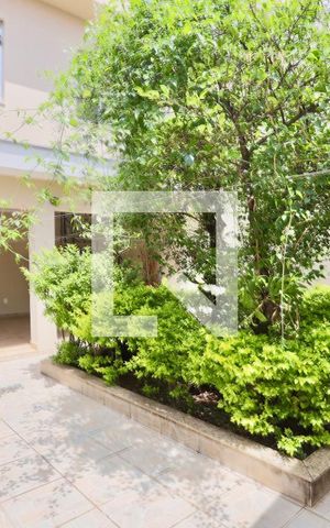 Casa à venda com 450m², 4 quartos e 7 vagas Casa à venda com 450m², 4 quartos e 7 vagasQuintal