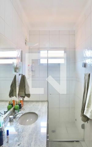 Casa à venda com 450m², 4 quartos e 7 vagas Casa à venda com 450m², 4 quartos e 7 vagasBanheiro do Quarto 2