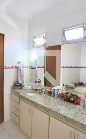 Casa à venda com 450m², 4 quartos e 7 vagas Casa à venda com 450m², 4 quartos e 7 vagasBanheiro do Quarto 3