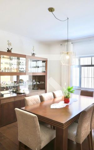 Casa à venda com 450m², 4 quartos e 7 vagas Casa à venda com 450m², 4 quartos e 7 vagasSala de Jantar