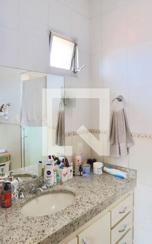 Casa à venda com 450m², 4 quartos e 7 vagas Casa à venda com 450m², 4 quartos e 7 vagasBanheiro do Quarto 1